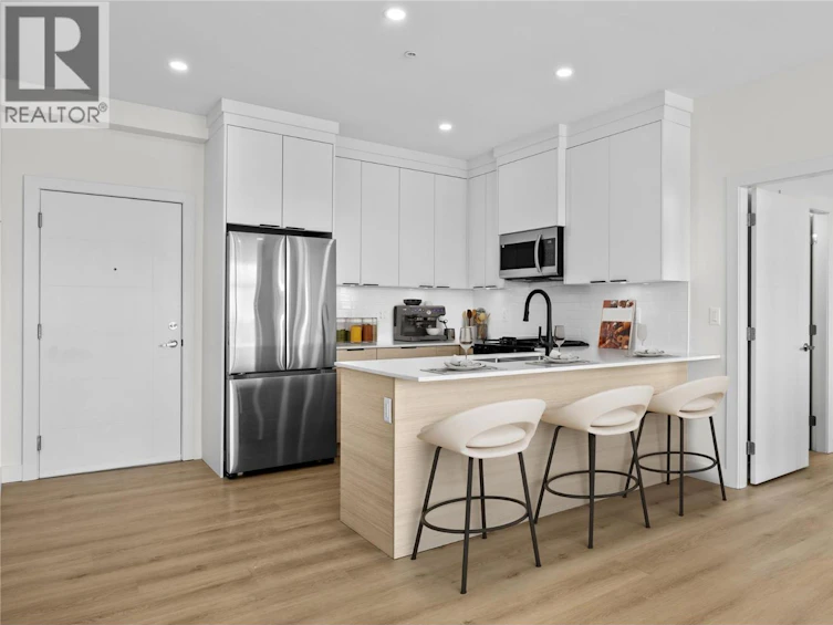 203-5300 Main Street, Kelowna, BC, V1W 0C1 - 3