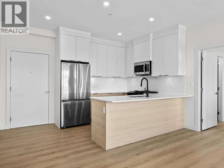 203-5300 Main Street, Kelowna, BC, V1W 0C1 - 5