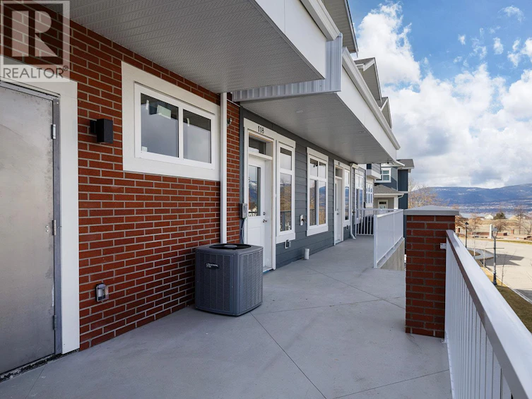 118-5300 Main Street, Kelowna, BC, V1W 0C1 - 5