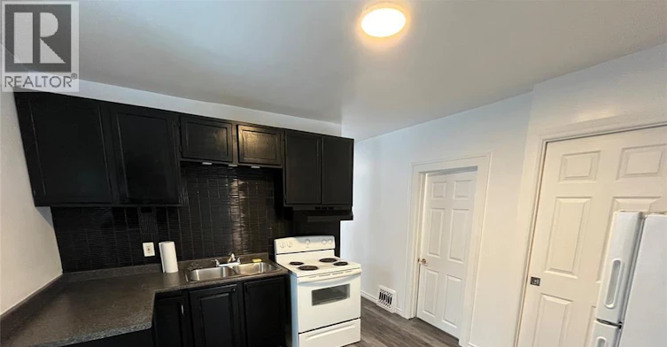 1063 Henry Ford Centre, Windsor, ON, N8Y 2T4 - 5