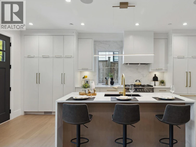 1-2244 E 11th Avenue, Vancouver, BC, V5N 1Z6 - 2