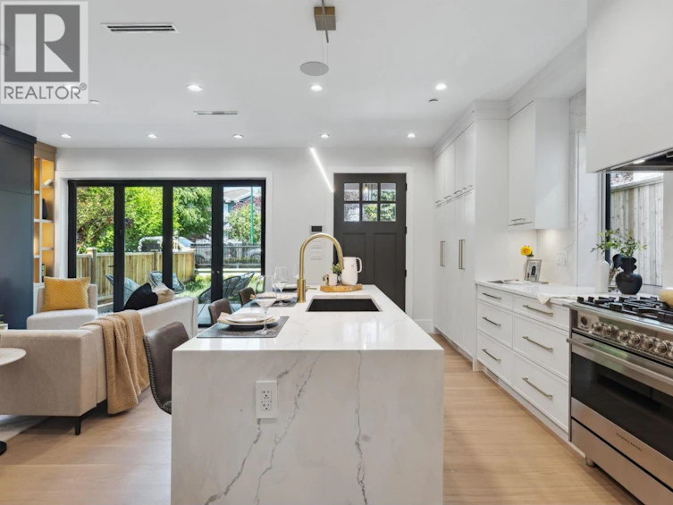 1-2244 E 11th Avenue, Vancouver, BC, V5N 1Z6 - 5