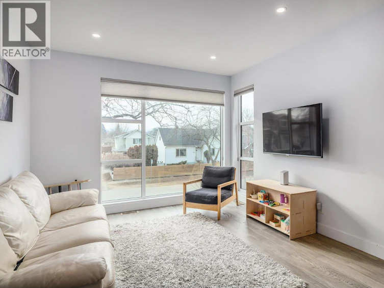 868 Wilson Avenue, Kelowna, BC, V1Y 6X9 - 3