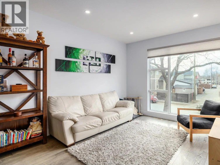 868 Wilson Avenue, Kelowna, BC, V1Y 6X9 - 2