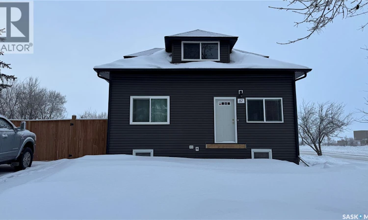 87 Collacott Street W