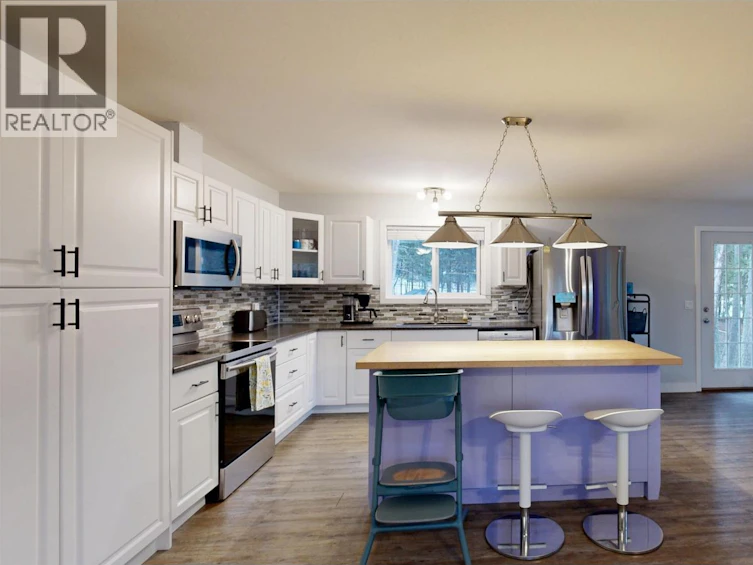 4887 Gloinnzun Crescent, 108 Mile Ranch, BC, V0K 2Z0 - 10