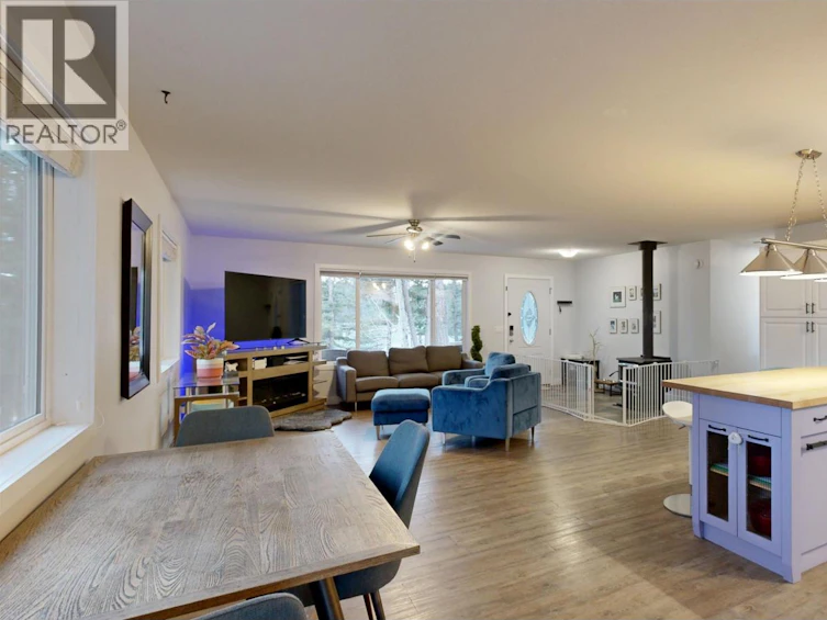 4887 Gloinnzun Crescent, 108 Mile Ranch, BC, V0K 2Z0 - 8