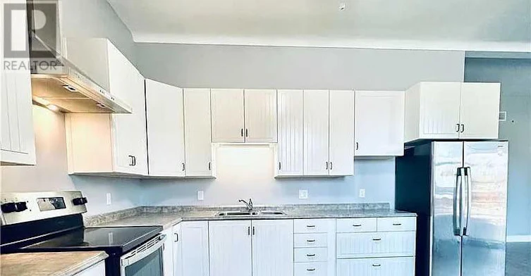 A-528 Lincoln Street, Welland, ON, L3B 4P2 - 2