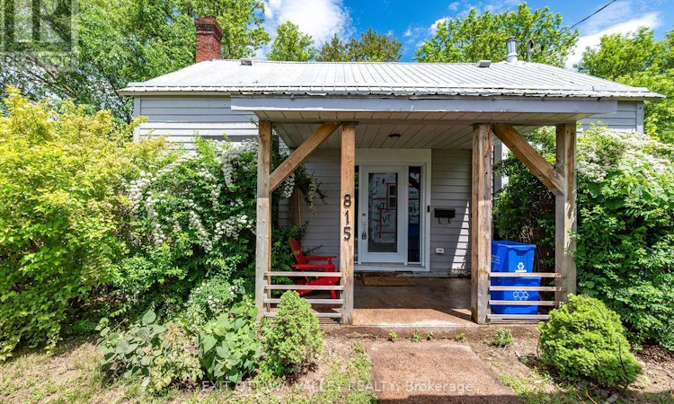 815 Pembroke Street W