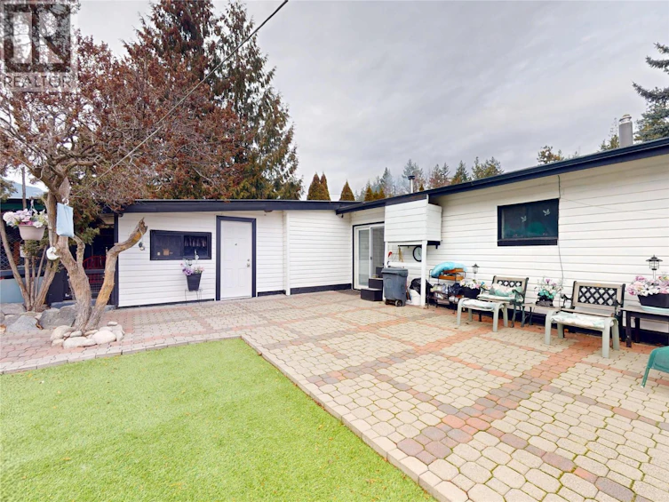 5186 Mackinnon Road, Peachland, BC, V0H 1X2 - 2