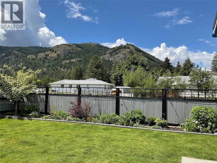 324 Hartland Avenue, Midway, BC, V0H 1M0 - 17