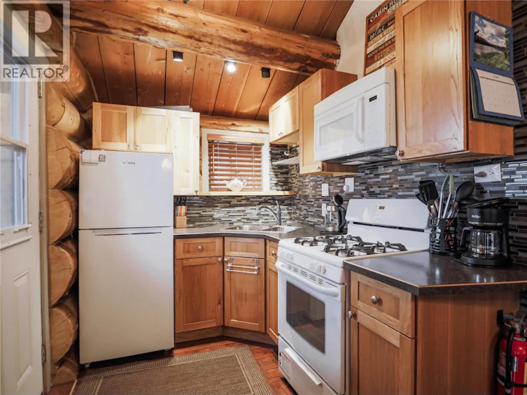 Cabin-10 Hatheume Lake Lodge, Peachland, BC, V1V 1V1 - 20