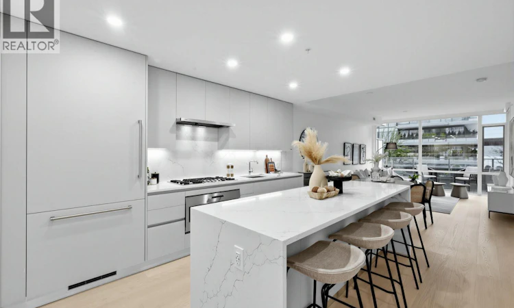 205-1331 Marine Drive