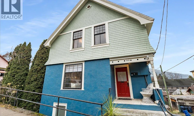 712 Josephine Street
