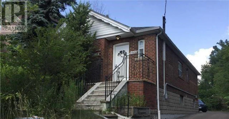 2925 Bathurst Street, Toronto, ON, M6B 3B1