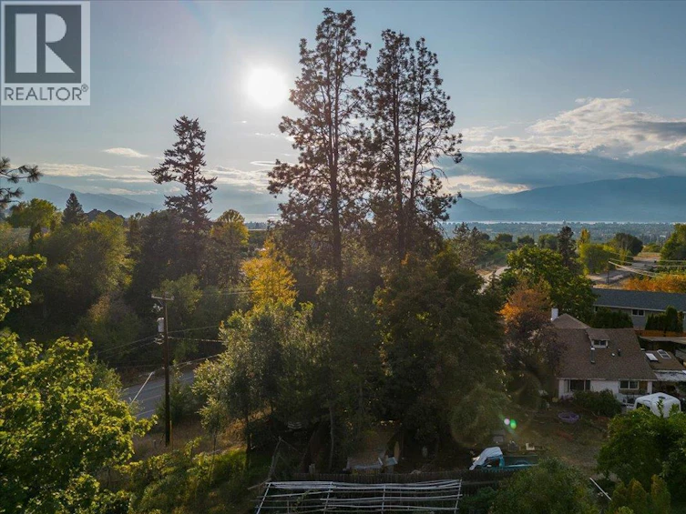 3122 Mcculloch Road, Kelowna, BC, V1W 4G6 - 4