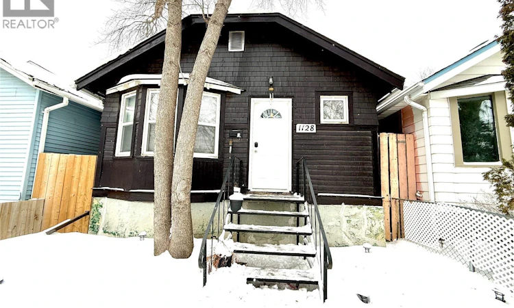 1128 Garnet Street