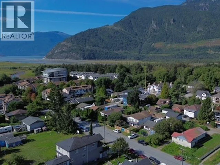 1246 Victoria Street, Squamish, BC, V8B 0P7 - 3