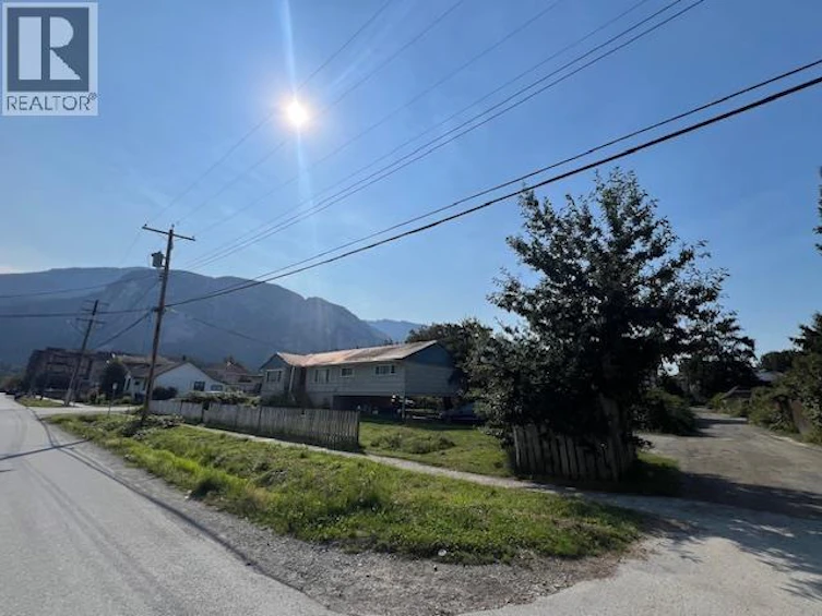 1246 Victoria Street, Squamish, BC, V8B 0P7 - 8