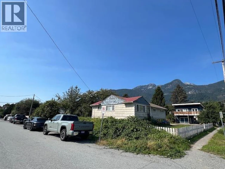 1246 Victoria Street, Squamish, BC, V8B 0P7 - 6