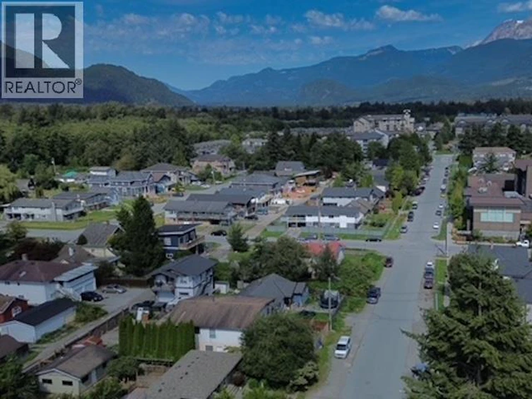 1246 Victoria Street, Squamish, BC, V8B 0P7 - 4