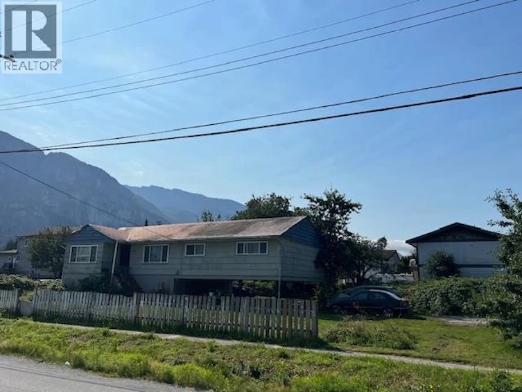 1246 Victoria Street, Squamish, BC, V8B 0P7 - 9