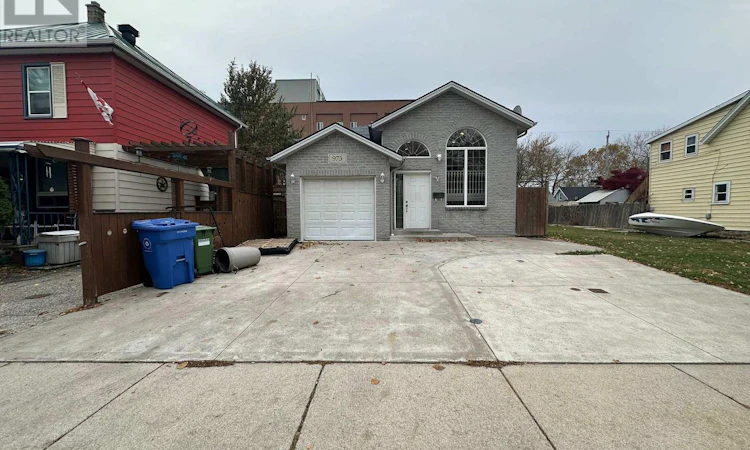 975 Albert Road