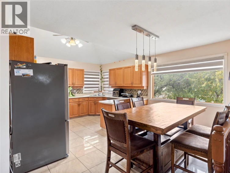 864 Nicolani Drive, Kamloops, BC, V2B 5B3 - 4