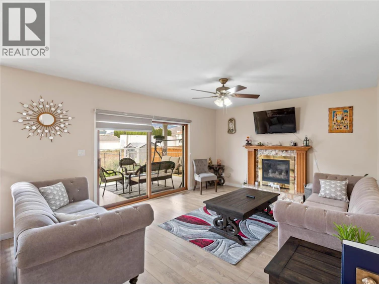 864 Nicolani Drive, Kamloops, BC, V2B 5B3 - 3