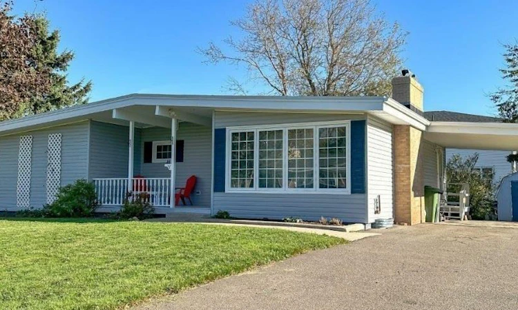 46 Saunders Avenue