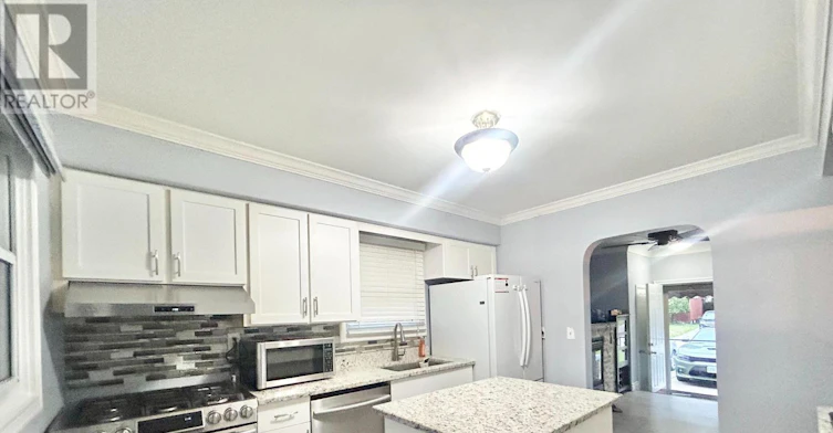 MAIN-3843 Hillcrest Boulevard, Windsor, ON, N9C 2E4 - 2