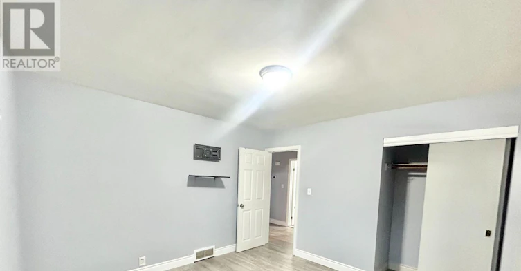 MAIN-3843 Hillcrest Boulevard, Windsor, ON, N9C 2E4 - 8