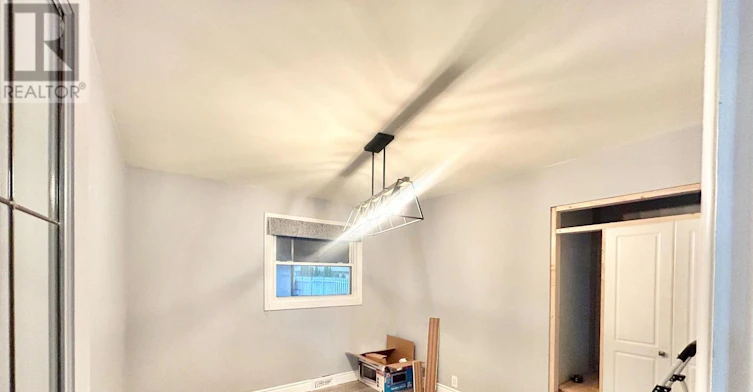 MAIN-3843 Hillcrest Boulevard, Windsor, ON, N9C 2E4 - 9