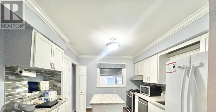MAIN-3843 Hillcrest Boulevard, Windsor, ON, N9C 2E4 - 3