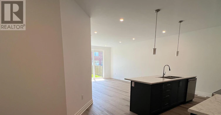 MAIN-7532 Splendour Drive, Niagara Falls, ON, L2H 3V9 - 3
