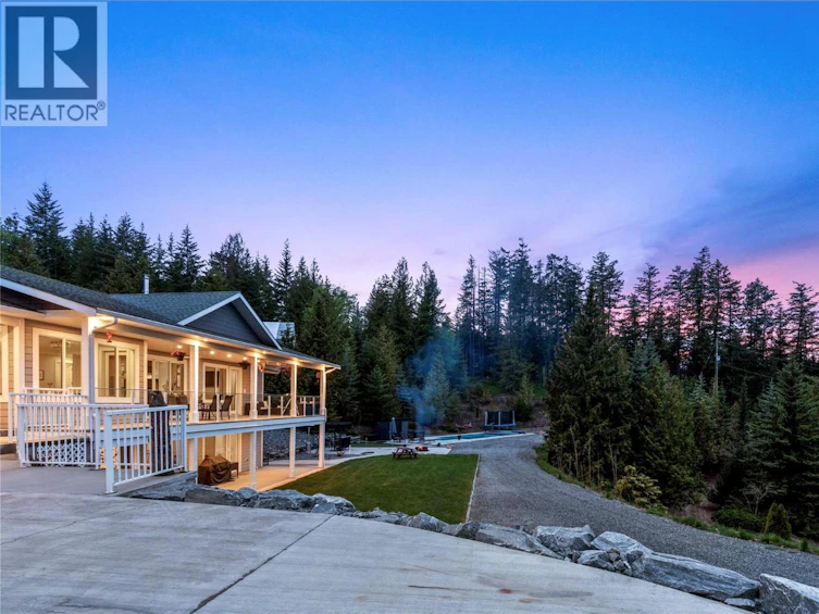 2030 NE Canoe Beach Drive, Salmon Arm, BC, V1E 2M5 - 3