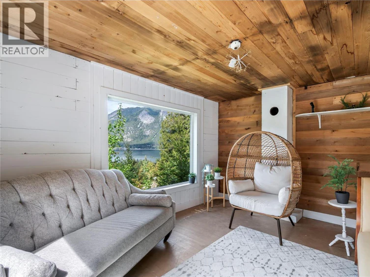 2030 NE Canoe Beach Drive, Salmon Arm, BC, V1E 2M5 - 60