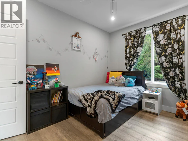 2030 NE Canoe Beach Drive, Salmon Arm, BC, V1E 2M5 - 27