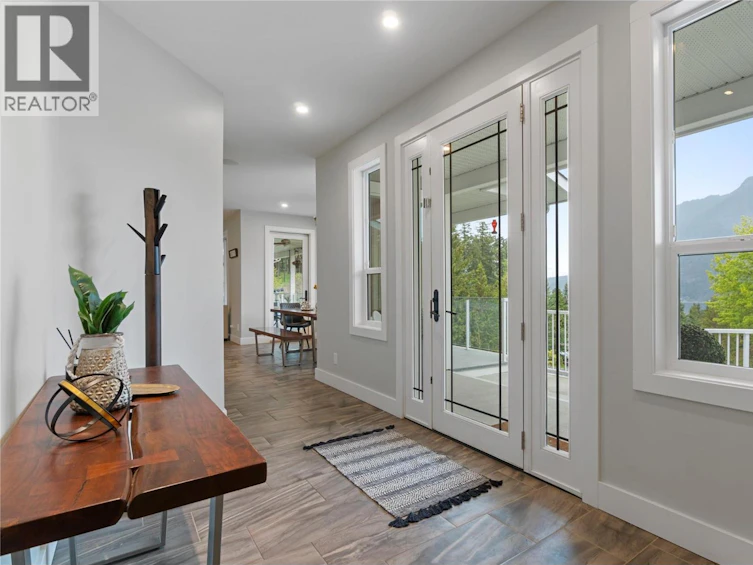 2030 NE Canoe Beach Drive, Salmon Arm, BC, V1E 2M5 - 7