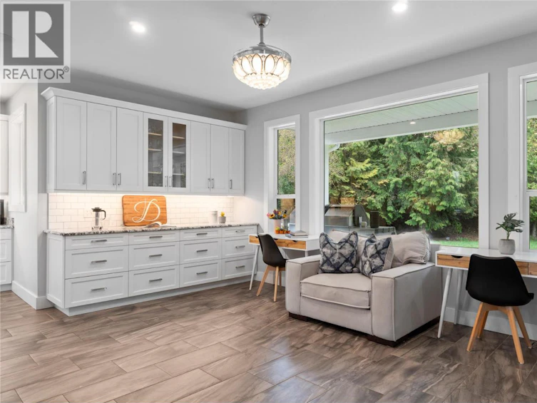 2030 NE Canoe Beach Drive, Salmon Arm, BC, V1E 2M5 - 20