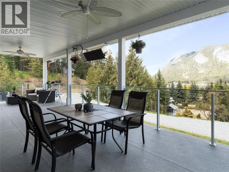 2030 NE Canoe Beach Drive, Salmon Arm, BC, V1E 2M5 - 12