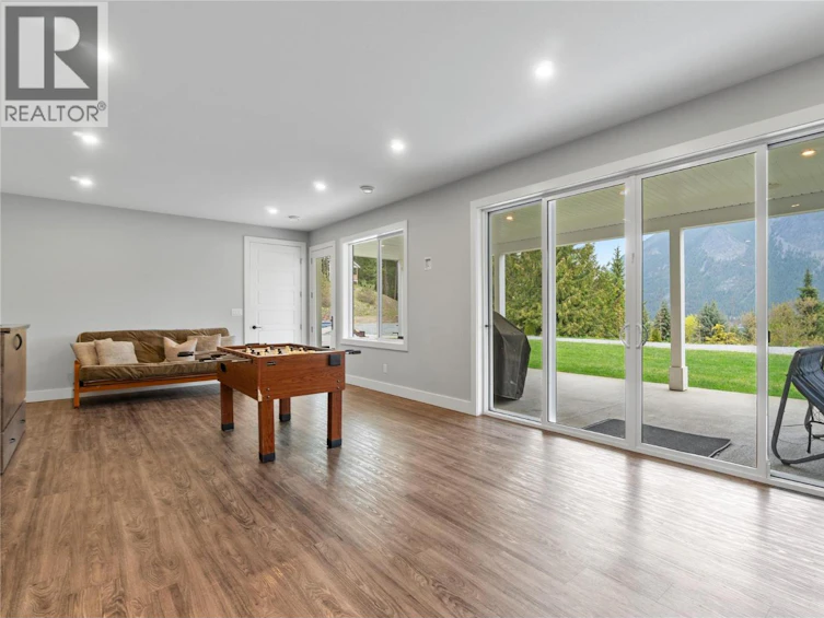 2030 NE Canoe Beach Drive, Salmon Arm, BC, V1E 2M5 - 42