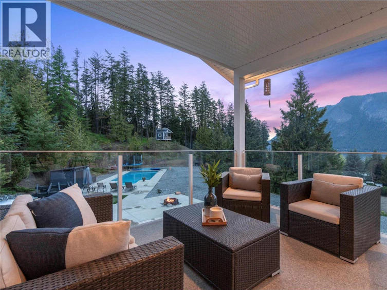 2030 NE Canoe Beach Drive, Salmon Arm, BC, V1E 2M5 - 24