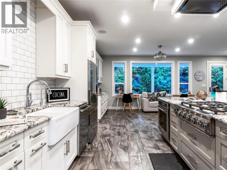 2030 NE Canoe Beach Drive, Salmon Arm, BC, V1E 2M5 - 13