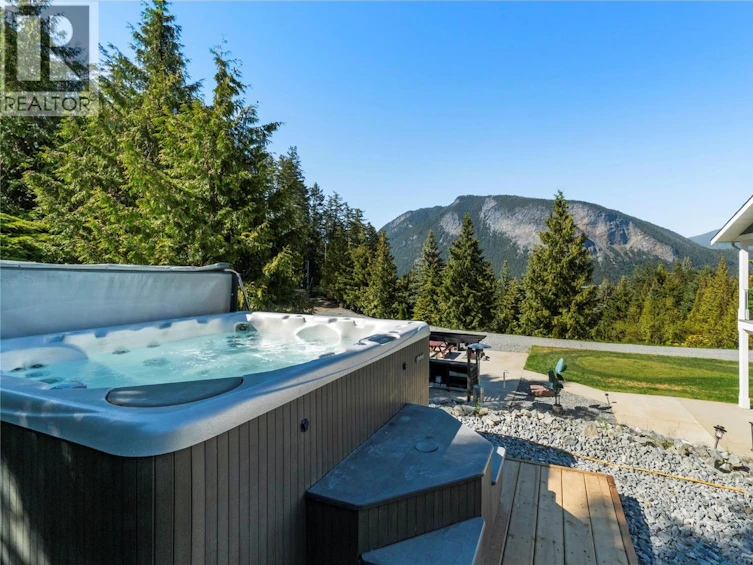 2030 NE Canoe Beach Drive, Salmon Arm, BC, V1E 2M5 - 51