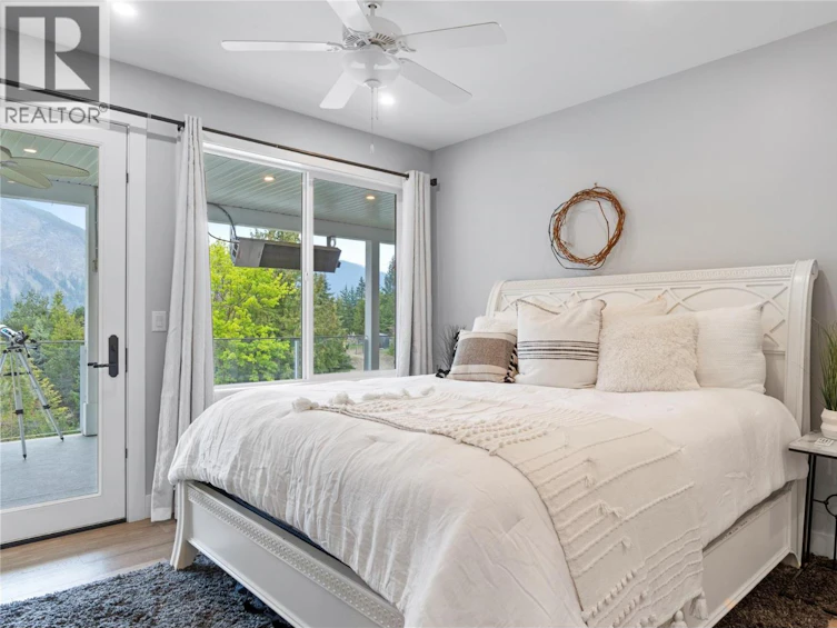 2030 NE Canoe Beach Drive, Salmon Arm, BC, V1E 2M5 - 22