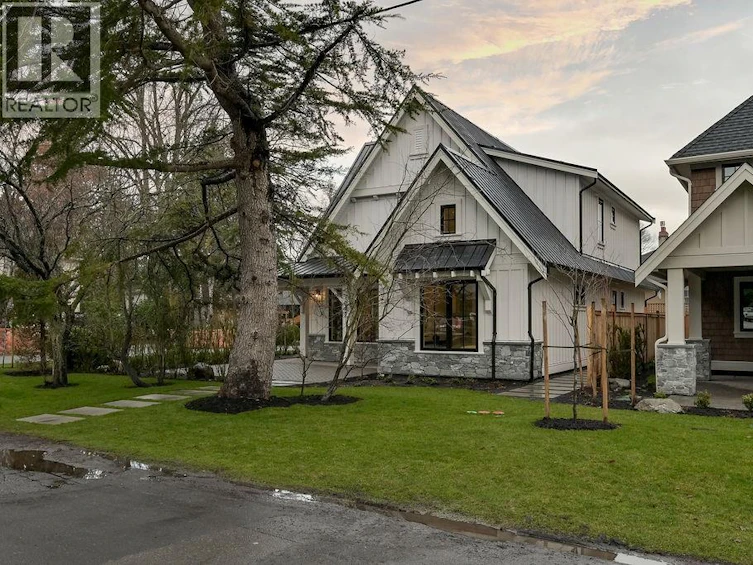 1047 Falkland Road, Oak Bay, BC, V8S 4M3 - 2