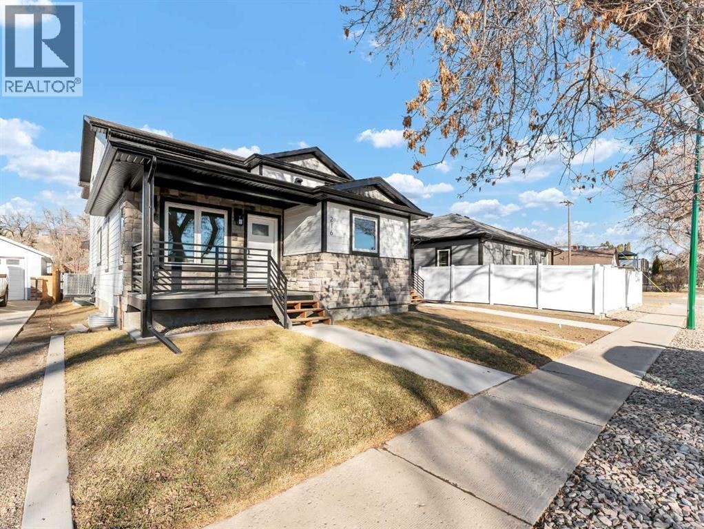 216 2 Street NW, Medicine Hat, AB, T1A 6J5
