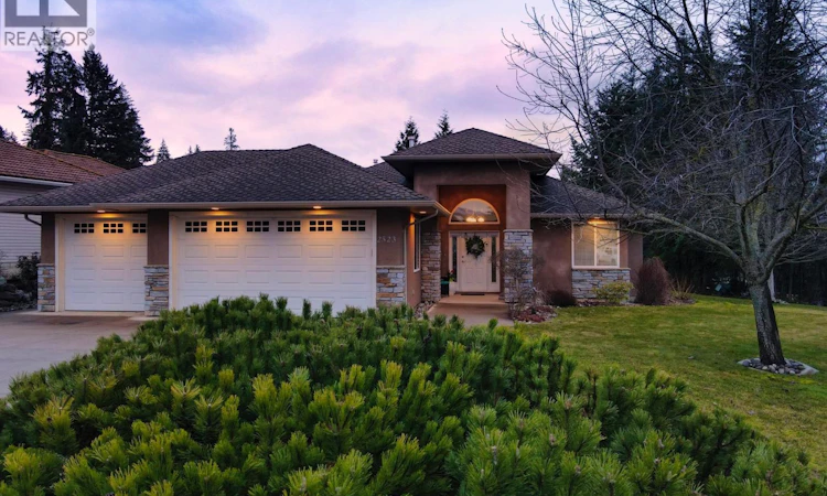 2523 Golf View Crescent