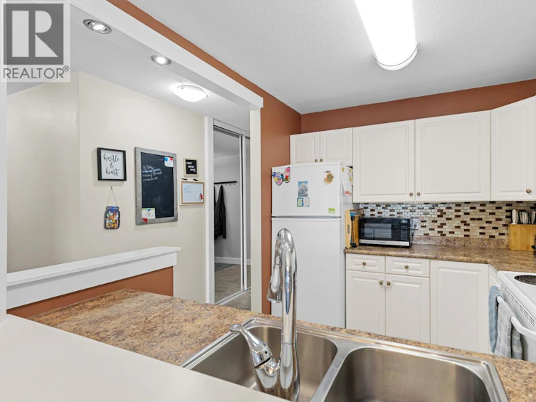 209-400 Sutton Crescent, Kelowna, BC, V1Y 1Y3 - 4